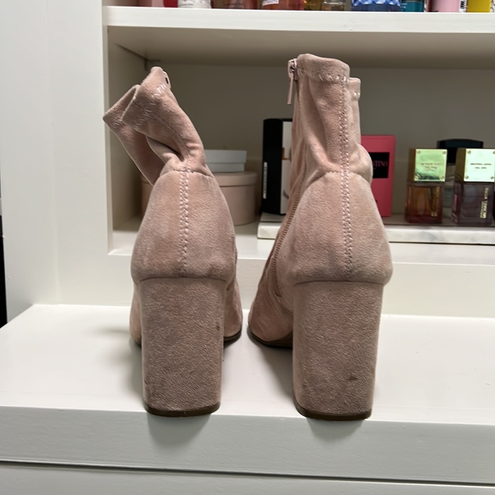 Pink suede booties - Picture 3 of 5
